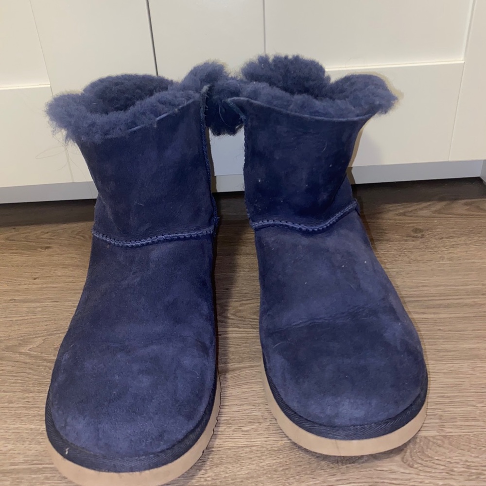 Navy blue mini Bailey bow Ugg’s!!